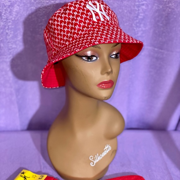 Stylish Reversible NY Bucket Hat w/ 2pair of Socks - Picture 4 of 4